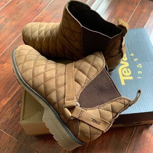 Teva  Chelsea ankle waterproof lightweight leather boot size 6 and 6,5, new